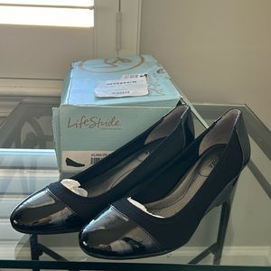 LifeStride Juliana Stretch pumps